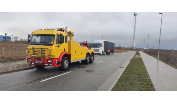 LKW-Abschlepp in 4684 Holmegaard nahe der E47 Autobahn. Schnelle Hilfe für LKWs auf der wichtigen Route südlich von Køge.