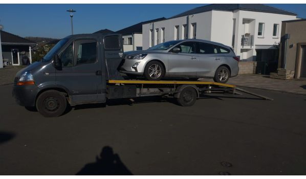 In 4690 Haslev - Abschleppdienst für einen PKW. Effizienter Service für Autofahrer nahe den Straßen 22 und 153.