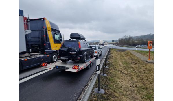 In 4450 Jyderup - Abschleppdienst für einen PKW. Effizienter Service nahe der Landstraße 22 im Zentrum von Seeland.