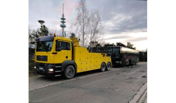 Truck towing service in Lelystad, 1351 near the A6 motorway. Fast assistance with breakdowns on an important route.