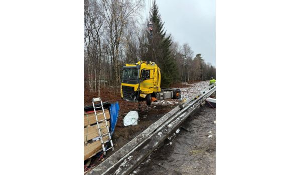 Sunkvežimių vilkimo paslauga Velpe, 6811, šalia A12 greitkelio. Greita pagalba sugedus svarbiame maršrute.