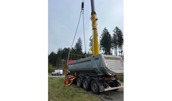 Truck towing service in Zwijndrecht, 3311 near the A16 motorway. Fast assistance with breakdowns on an important route.