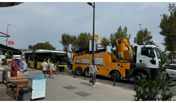 LKW-Abschleppdienst in Hoogkerk, 9713 nahe der Autobahn A7. Schnelle Hilfe bei Pannen auf einer wichtigen Strecke.