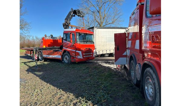 LKW-Abschleppdienst in Zaandam, 1506 nahe der Autobahn A7. Schnelle Hilfe bei Pannen auf einer wichtigen Strecke.