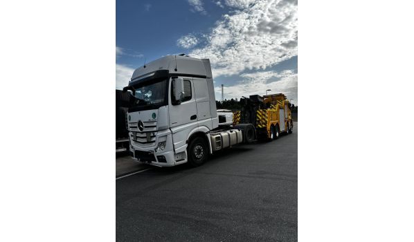 Truck towing service in Liège, 4030 near the A602 motorway. Fast assistance with breakdowns on an important route.