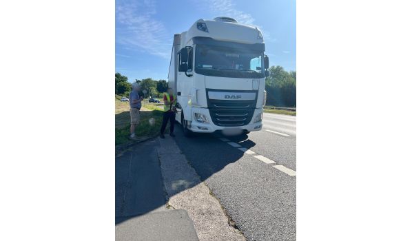 Sunkvežimių tempimo paslauga Knokke, 8301 netoli A11 greitkelio. Greita pagalba sugedus svarbiame maršrute.