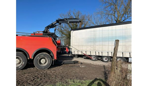 Truck towing service in Oud-Turnhout, 2360 near the A21 motorway. Fast assistance with breakdowns on an important route.
