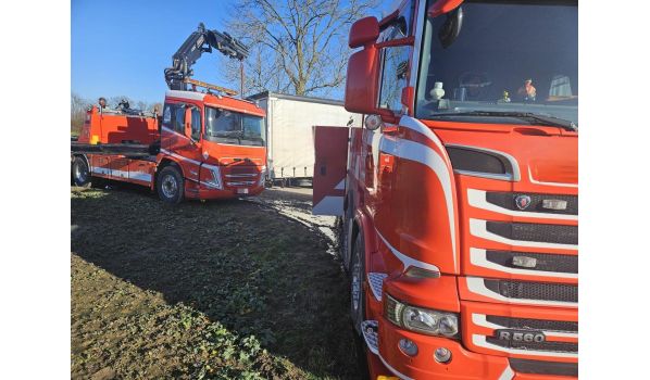 Sunkvežimių evakuacija Ozorków, 95-010 prie greitkelio S14 ir Europos kelio E75. Greita pagalba sugedus svarbiame maršrute.