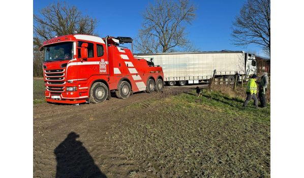 Truck towing service in Kruszwica, 88-110 near expressway S10 and European route E261. Fast assistance with breakdowns on an important route.