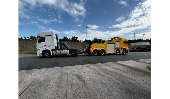 Truck towing service in Świdnik, 20-150 near expressway S12. Fast assistance with breakdowns on an important route.