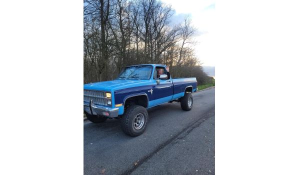 Car towing service in Złotów, 64-930 near roads S11 and E30. Efficient service for drivers on regional routes.