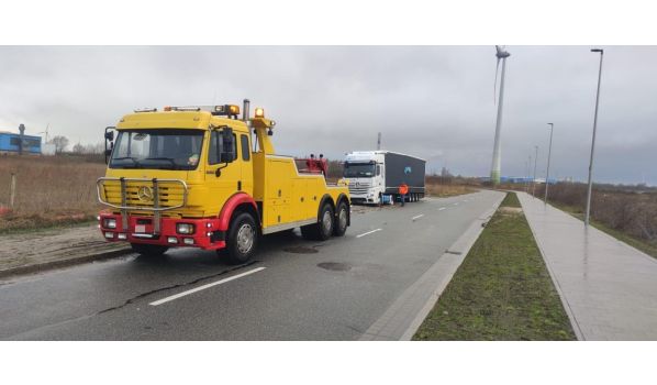 Truck towing service in Prostki, 19-310 near expressway S16. Fast assistance with breakdowns on an important route.