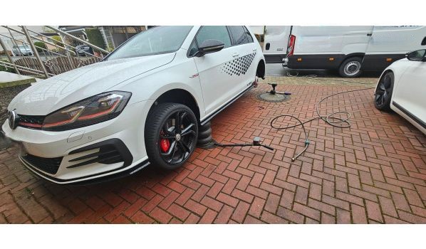 05-230 Legionowo, mobile tire service for a vehicle with tire damage in a parking lot 