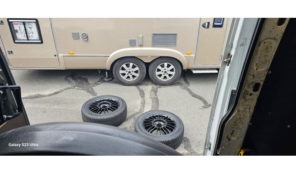 05-825 Wieliszew, trailer tire service in the parking lot with size 385/65 R22.5 
