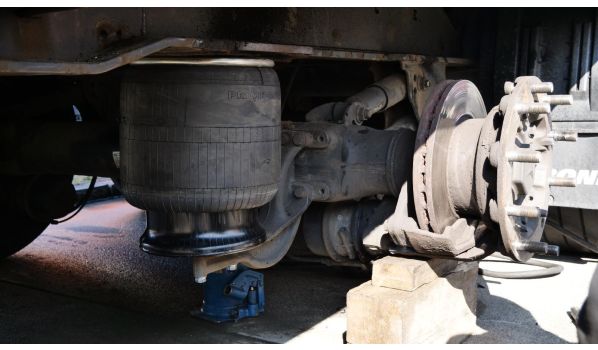 16-420 Jeleniewo, trailer tire change with size 385/55 R22.5 after breakdown 