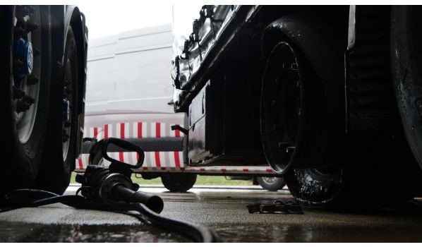 83-111 Pelplin, mobile tire service for a trailer with size 445/75 R22.5 