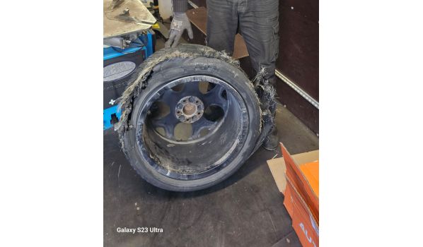 44-370 Racibórz, tire change on a vehicle with damaged wheel 
