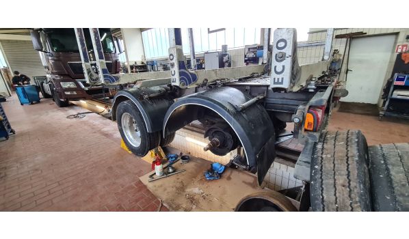 63500 Seligenstadt, Reifendienst auf der Autobahn