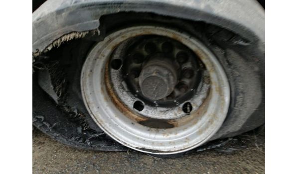 55444 Valdlaubersheimas, Sunkvežimio ratlankio keitimas po pažeidimo