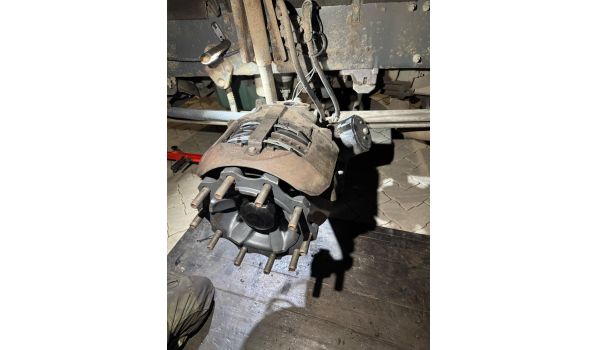 46419 Isselburg, schimb de roată camion după defecțiune la butucul roții 