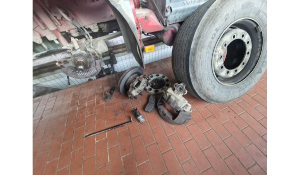 42579 Heiligenhaus, Lkw Felgentausch nach Beschädigung