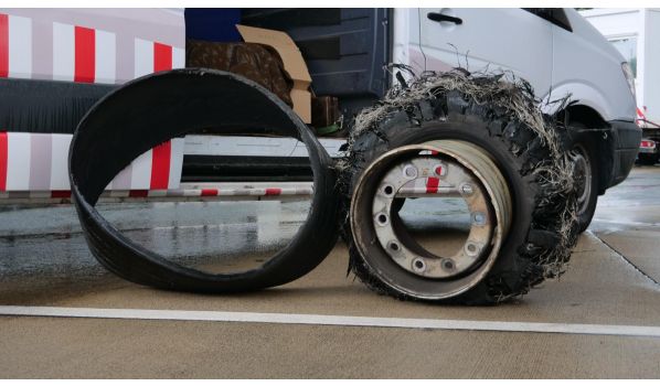 38527 Meine, Auflieger Reifenservice für einen geplatzten Reifen der Größe 385/65 R22.5