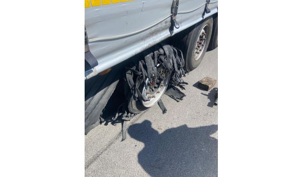 33014 Bad Driburg, schimb anvelopă semiremorcă în parcare 