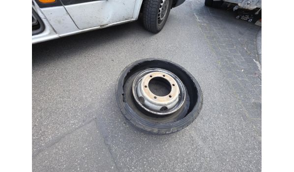 46562 Ferde, Priekabos padangos ir ratlankio keitimas po perkaitimo