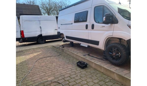 61191 Rosbach, serviciu mobil de vulcanizare în caz de avarie la anvelope pe o rampă de acces