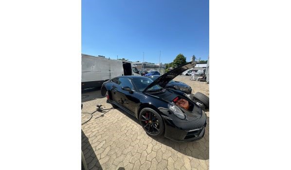 06188 Ландсберг, мобильный шиномонтаж при спущенном колесе у торгового центра 