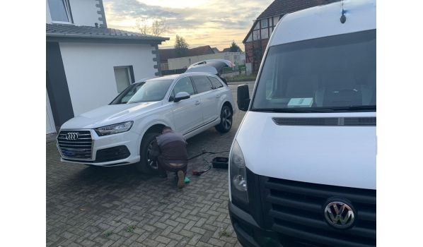 42781 Haan, serviciu mobil de vulcanizare pentru roată spartă într-o zonă rezidențială