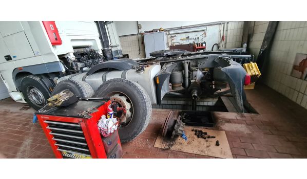 58730 Fröndenberg, schimb anvelopă camion în parcare 