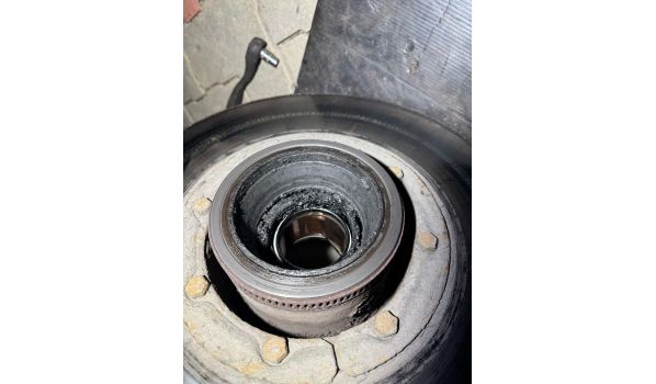 75015 Bretenas, Sunkvežimio ratlankio keitimas po pažeidimo