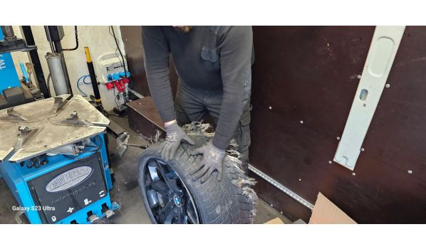 46240 Eigėnas, Mobilioji padangų keitimo paslauga BMW automobiliui kelyje