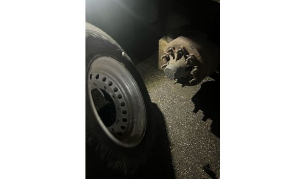 61118 Bad Vilbel, Opel Movano Reifenwechsel auf dem Standstreifen