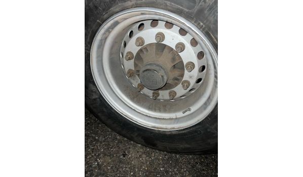 18196 Lieblingshof, schimb anvelopă semiremorcă după pierdere de aer 