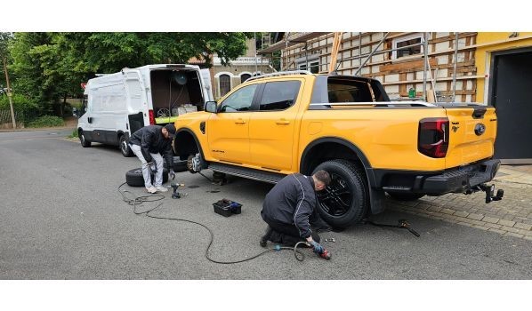 78112 St. Georgen, mobile tire service for a Ford pickup in town 