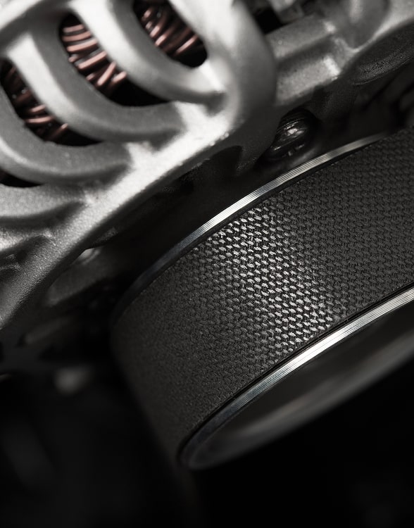 Reparația și înlocuirea alternatorului camionului în Germania